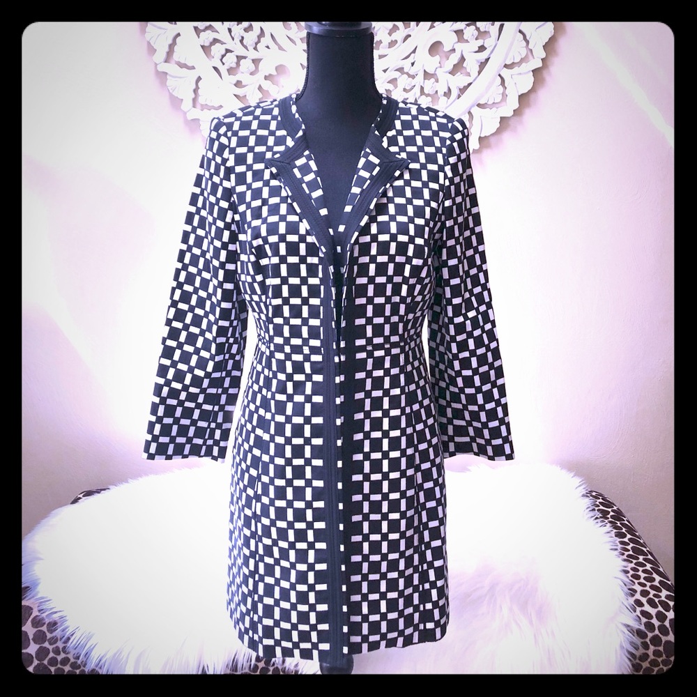 White House Black Market Stylish Jacket🖤🤍